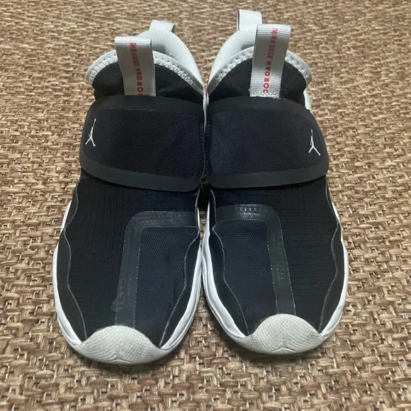 Jordan Boys 23-7 sneakers, size 3. - Picture 2 of 4